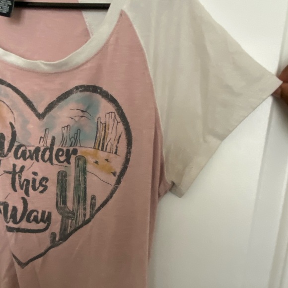 Pink T-Shirt📕 - Picture 4 of 6